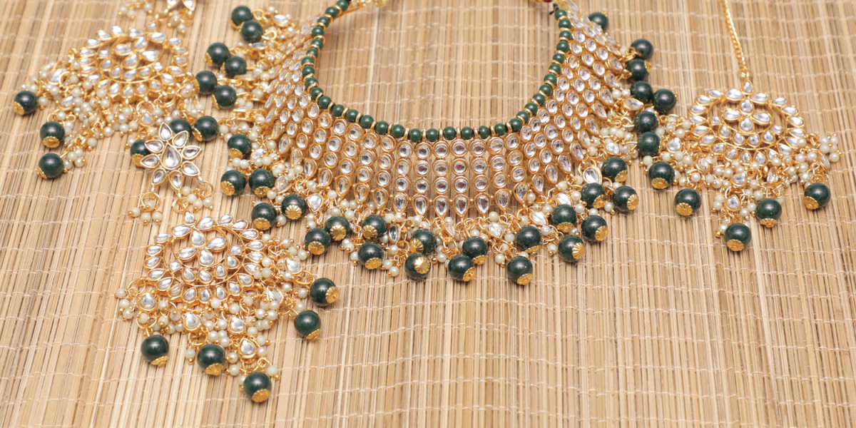 A Comprehensive Guide to the Ideal Jewellery for All Styles of Sarees